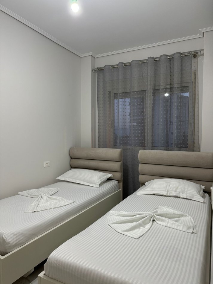Sarande, jepet me qera apartament 2+1+Ballkon Kati 2, 500 € (Adem Sheme)