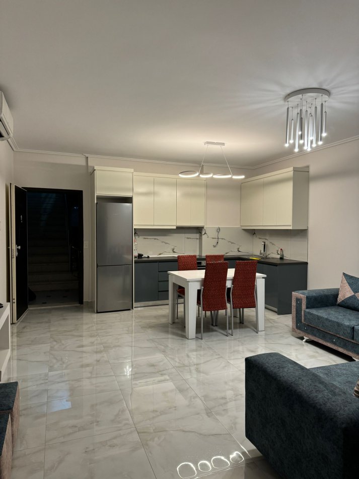 Sarande, jepet me qera apartament 2+1+Ballkon Kati 2, 500 € (Adem Sheme)