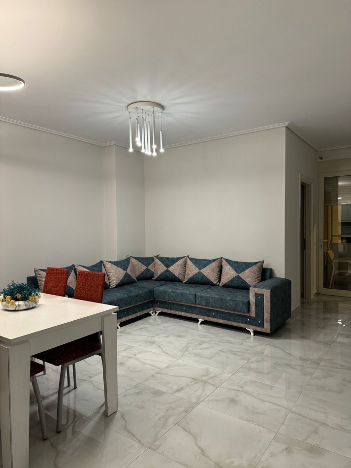 Sarande, jepet me qera apartament 2+1+Ballkon Kati 2, 500 € (Adem Sheme)