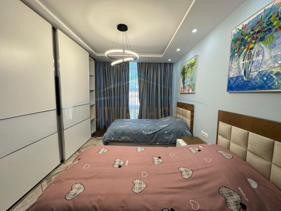 Tirane, jepet me qera apartament 2+1 Kati 5, 110 m² 700 € (Laprake)