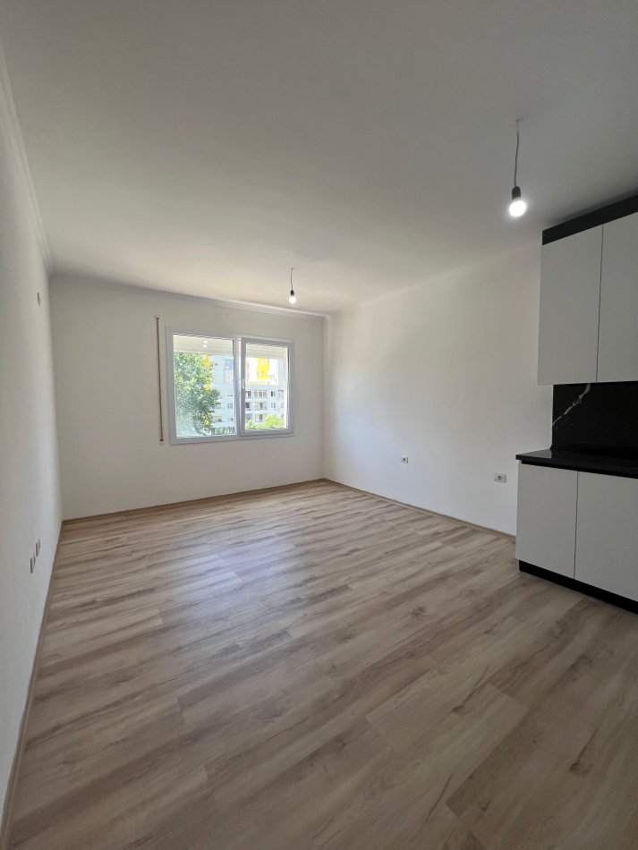 Tirane, jepet me qera apartament 2+1 Kati 2, 80 m² 400 € (Ish Fusha e Aviacionit)