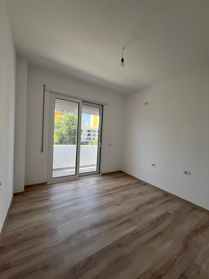 Tirane, jepet me qera apartament 2+1 Kati 2, 80 m² 400 € (Ish Fusha e Aviacionit)