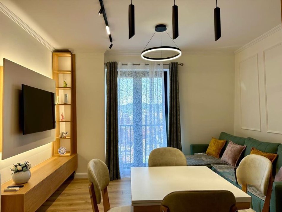 Tirane, jepet me qera apartament 1+1+Ballkon Kati 7, 69 m² 800 € (Qender)