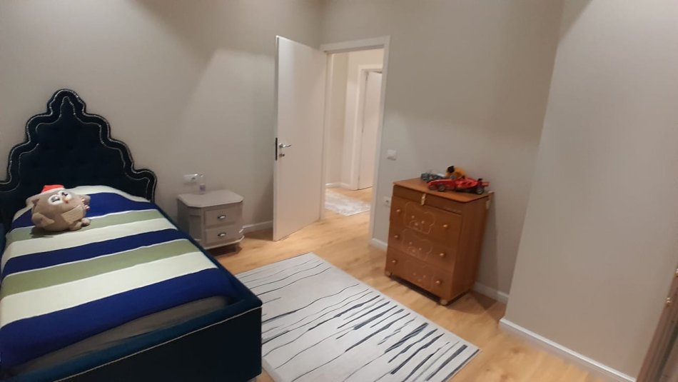 Tirane, Apartament 3+1 per shitje  Kati 1, 180 m² 259.000 € (Bill Klinton)