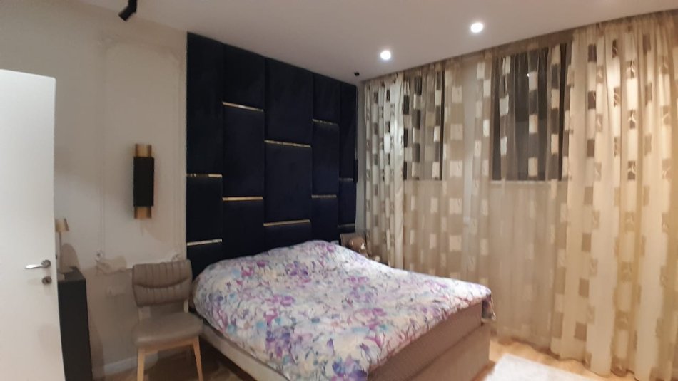 Tirane, Apartament 3+1 per shitje  Kati 1, 180 m² 259.000 € (Bill Klinton)