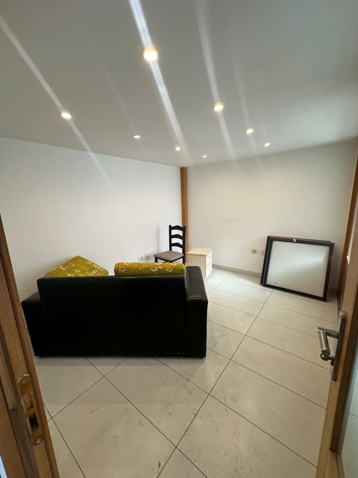 Tirane, jepet me qera Kati -1, 335 m² 1.500 € (Astir)