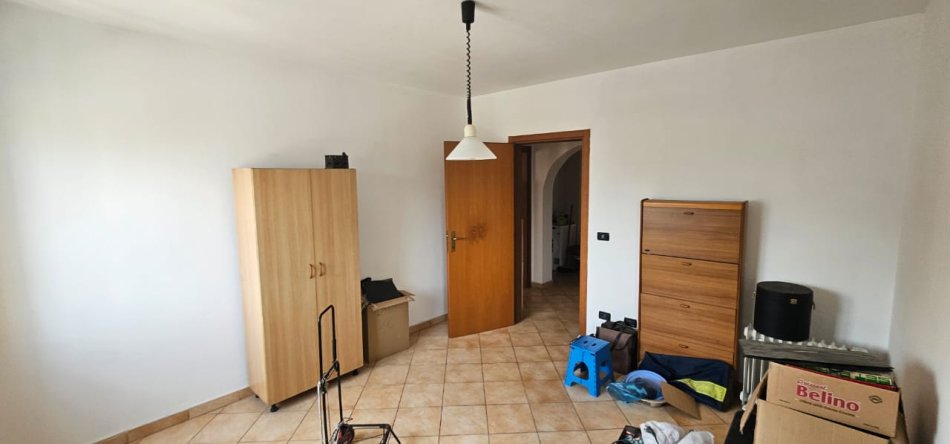 Jepet me Qira Apartament 2+1+2  tek Komuna e Parisit 600 €!
