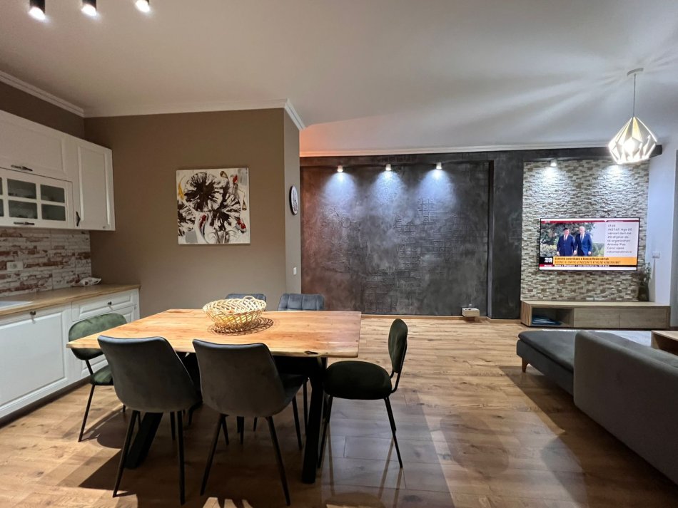 Tirane, shitet apartament 2+1 Kati 2, 108 m² 225.000 € (Kopshtit Botanik)