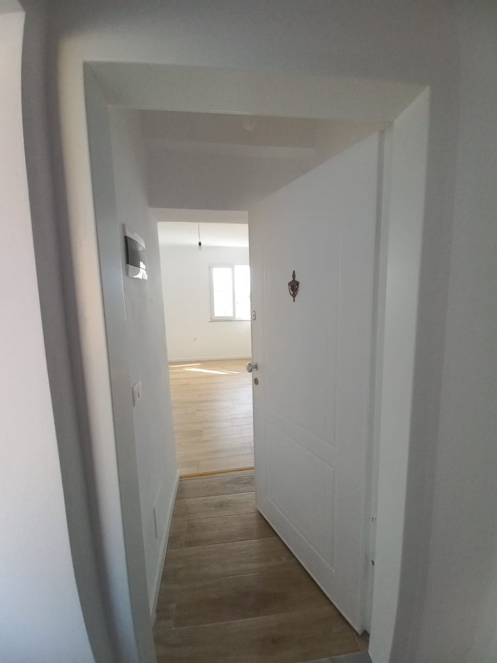 Tirane, shitet garsonier 1+1 Kati 5, 48.000 € (Rruga Bardhyl)