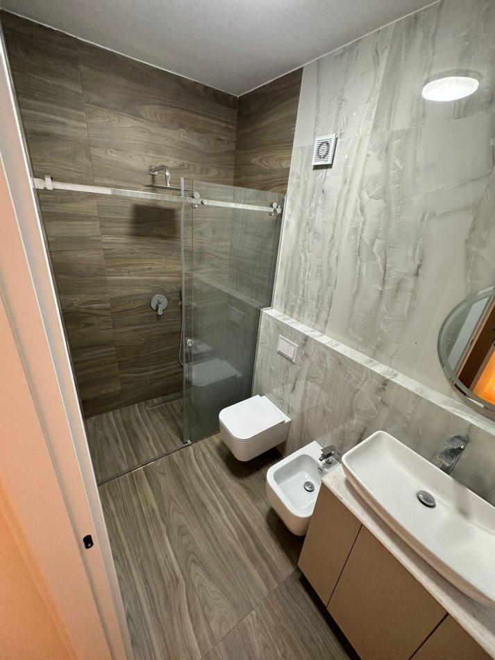 Tirane, jepet me qera 2+1 Kati 2, 90 m² 1.000 € (Rose Garden Residence,TEG)