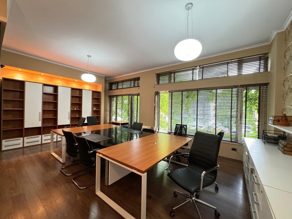 Ambient Biznesi me Qira tek Ish Ekspozita,1500€/muaj i Diskutueshëm!