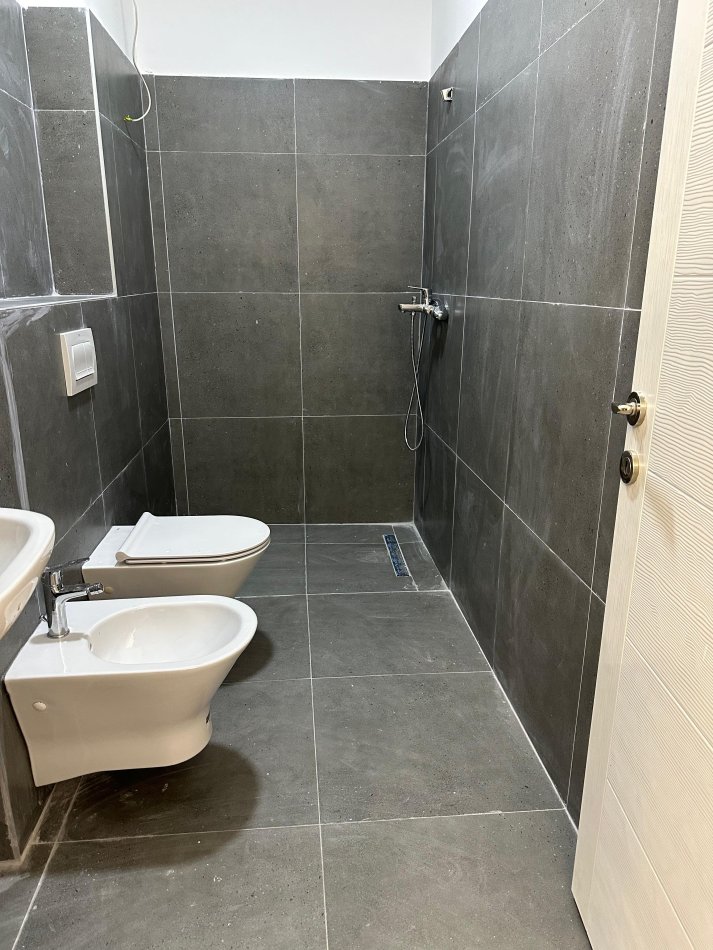 Tirane, shitet apartament 2+1+Ballkon Kati 2, 105 m² 179.000 € (Rruga Sadik Petrela)