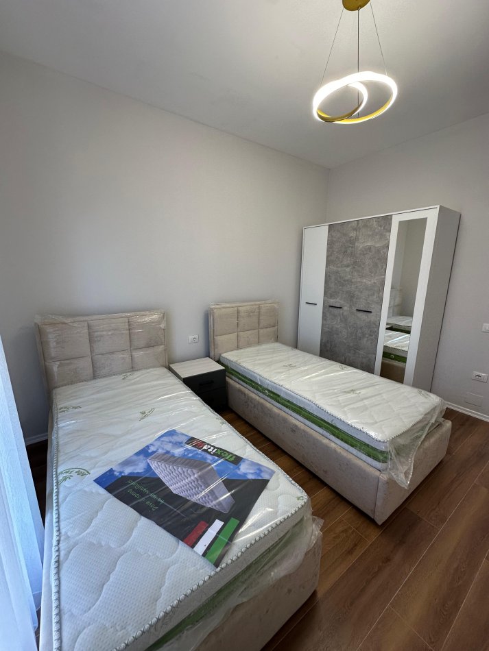 Tirane, shitet apartament 2+1+Ballkon Kati 2, 105 m² 179.000 € (Rruga Sadik Petrela)