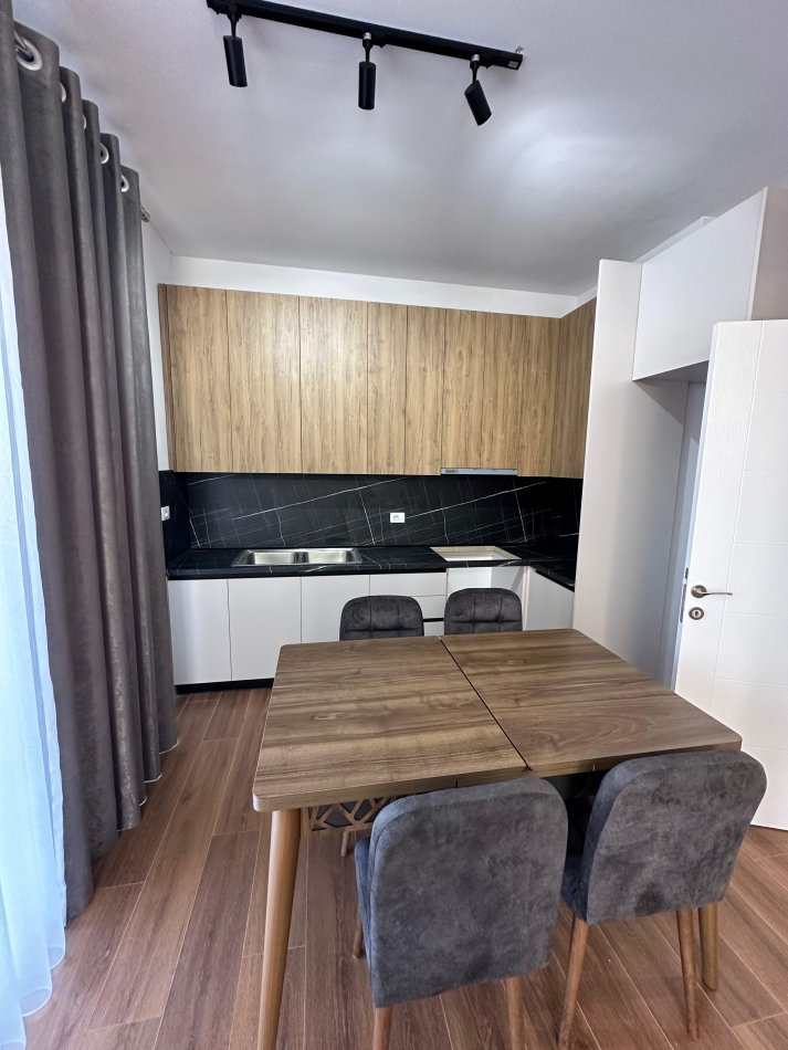 Tirane, shitet apartament 2+1+Ballkon Kati 2, 105 m² 179.000 € (Rruga Sadik Petrela)