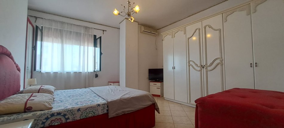 Tirane, jepet me qera apartament 2+1+Ballkon, Kati 7, 95 m² 600 € (rruga e kavajes)prane Kishes