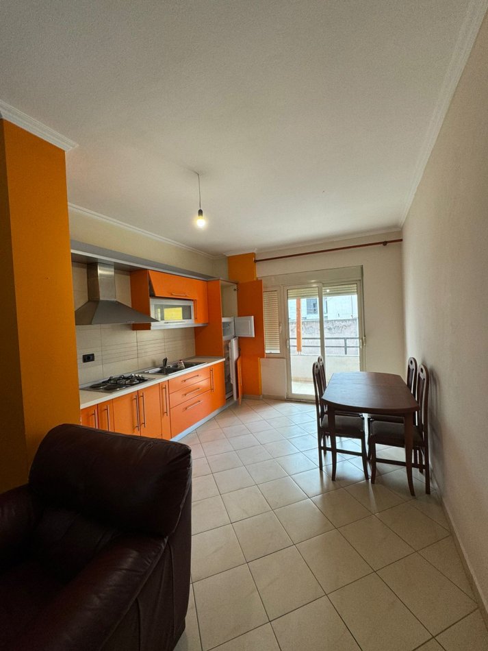 Tirane, shitet apartament 1+1+Ballkon Kati 3, 60 m² (KOPSHTI ZOOLOGJIK)