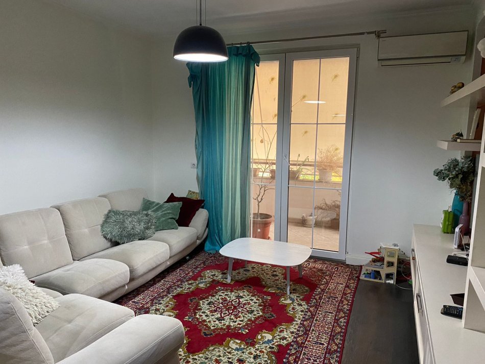 Tirane, jepet me qera apartament 2+1 Kati 2, 115 m² 700 € (Komuna Parisit)