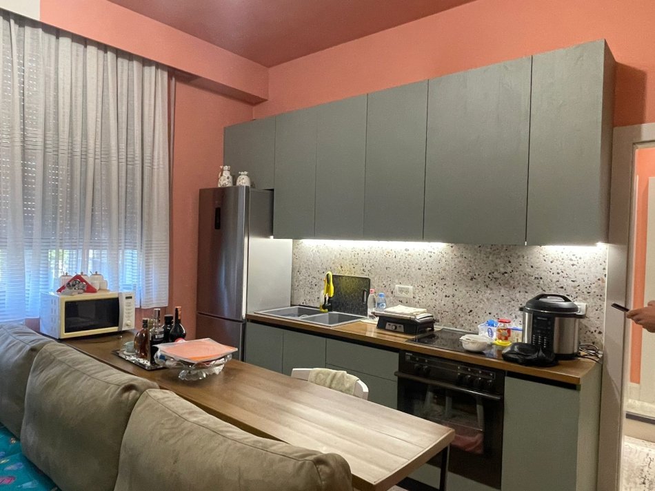 Tirane, shitet apartament 1+1 Kati 3, 48 m² 120.000 € (Pazari i Ri)
