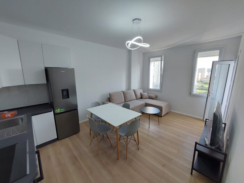 Tirane, jap me qera apartament 1+1+Ballkon Kati 6, 55 m² 550 € (Rruga Dritan Hoxha)
