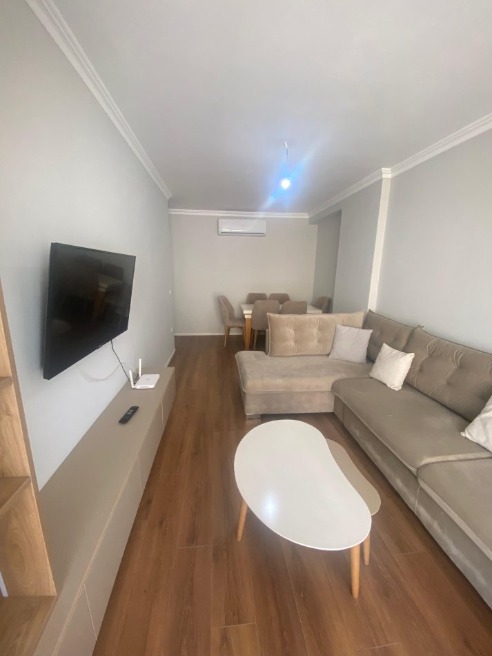 Tirane, jepet me qera apartament 1+1+Aneks+Ballkon Kati 2, 80 m² 600 € (Fusha e Aviacionit)