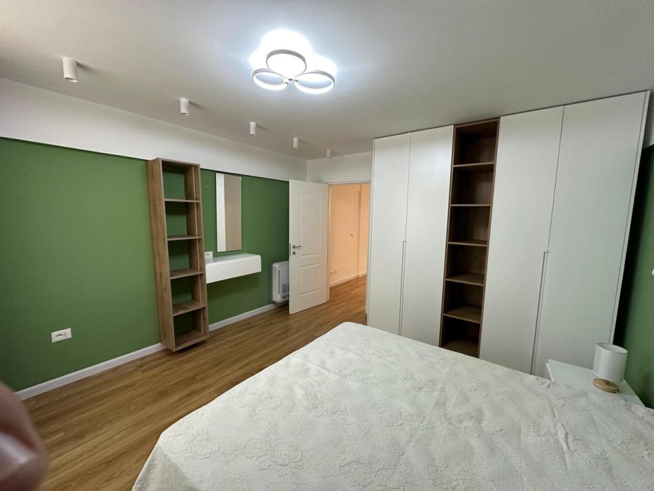 Tirane, jepet me qera apartament duplex 2+1+Ballkon Kati 3, 110 m² 1.500 € (QENDER)