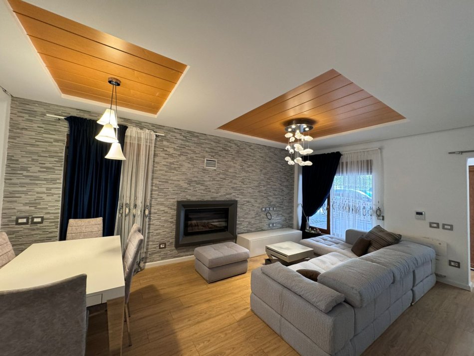 Tirane, jepet me qera apartament 3+1+Aneks+Ballkon Kati 0, 224 m² 3.000 € (LUNDER)