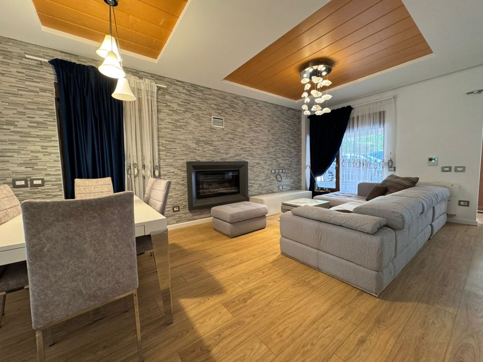Tirane, jepet me qera apartament 3+1+Aneks+Ballkon Kati 0, 224 m² 3.000 € (LUNDER)