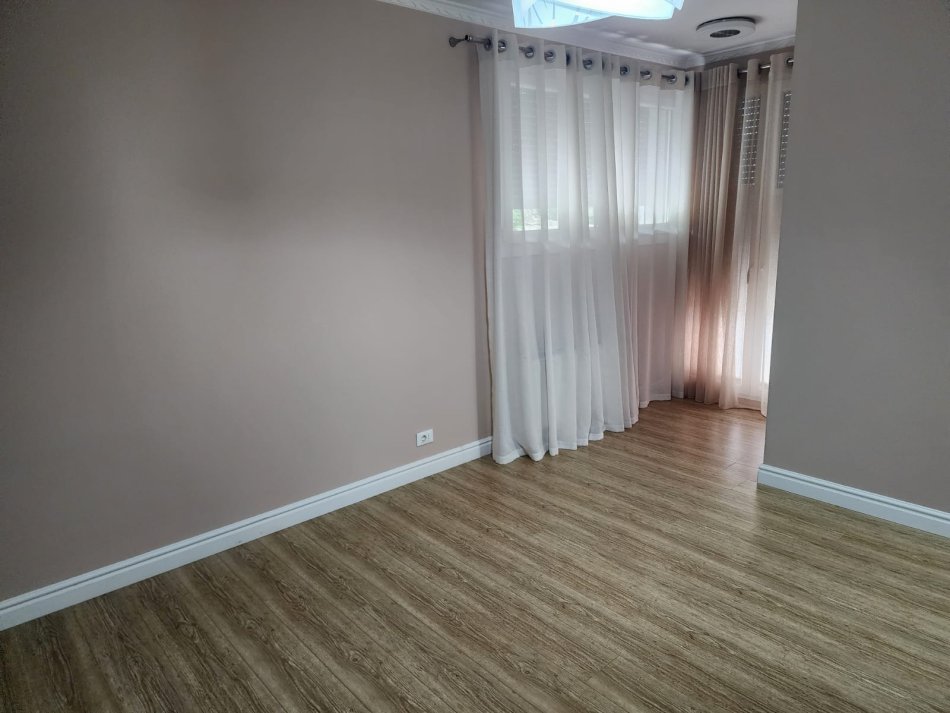 Tirane, jepet me qera Vile 3+1+Ballkon Kati 0, 220 m² 2.000 € (TEG)