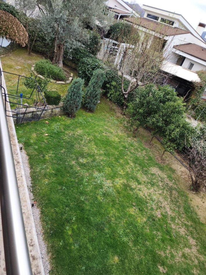 Tirane, jepet me qera Vile 3+1+Ballkon Kati 0, 220 m² 2.000 € (TEG)