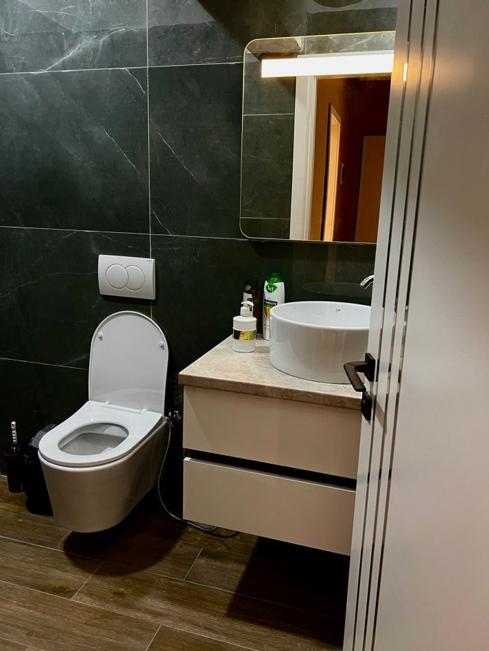 Tirane, jepet me qera apartament 1+1+Ballkon Kati 6, 48 m² 450 € (Rruga Hoxha Tahsim)