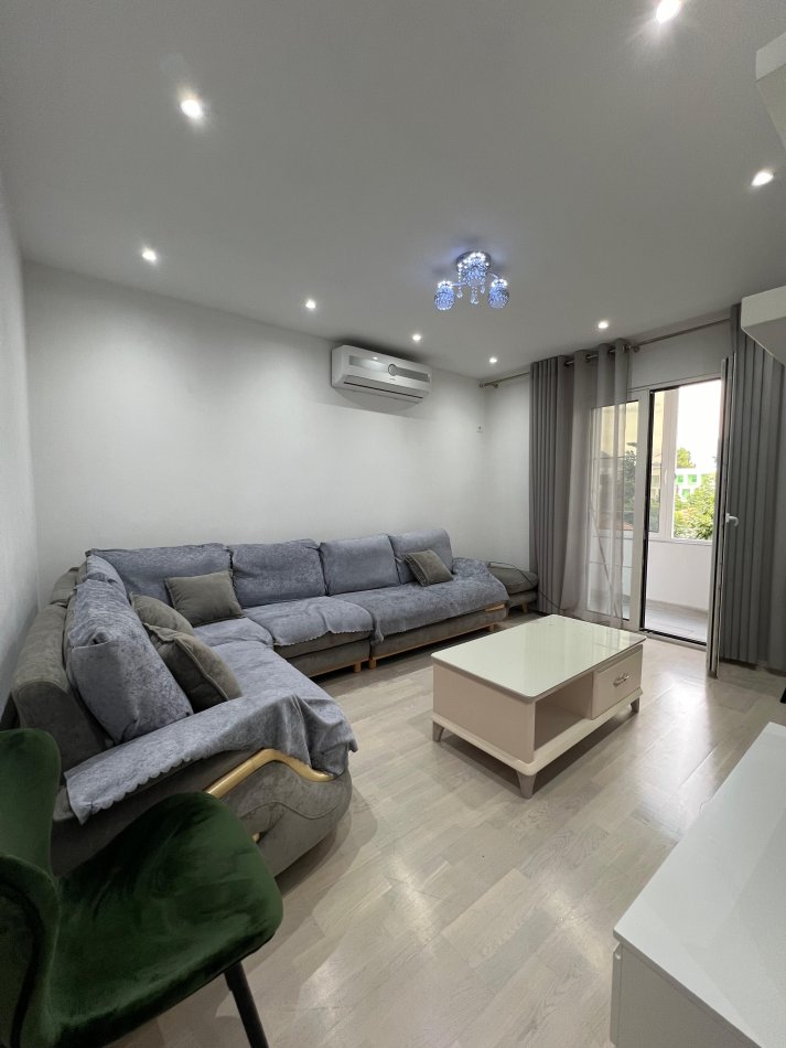Tirane, jepet me qera apartament 1+1+Ballkon Kati 3, 55 m² 600 € (Rruga Bardhyl)