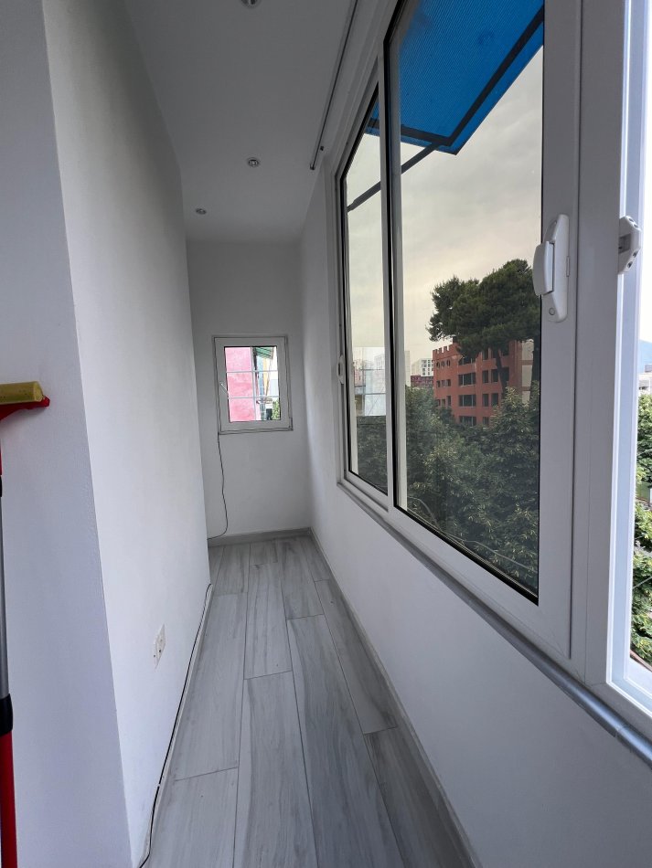 Tirane, jepet me qera apartament 1+1+Ballkon Kati 3, 55 m² 600 € (Rruga Bardhyl)