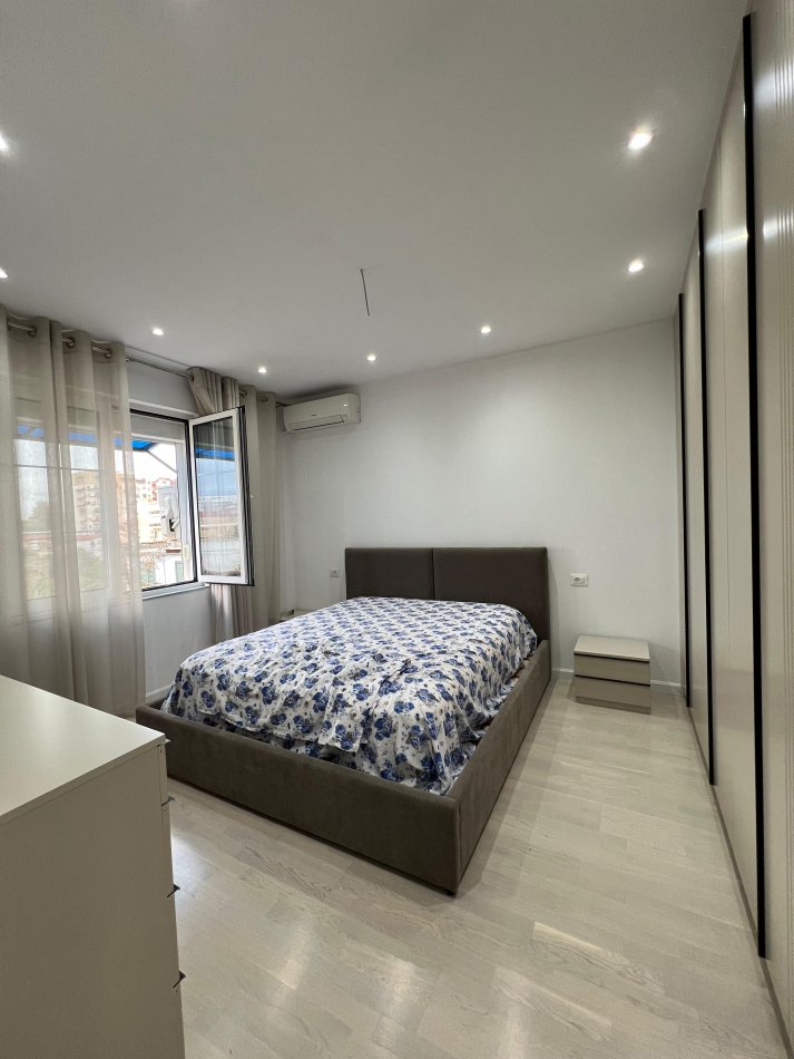 Tirane, jepet me qera apartament 1+1+Ballkon Kati 3, 55 m² 600 € (Rruga Bardhyl)