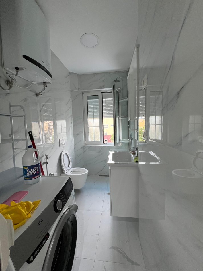 Tirane, jepet me qera apartament 1+1+Ballkon Kati 3, 55 m² 600 € (Rruga Bardhyl)