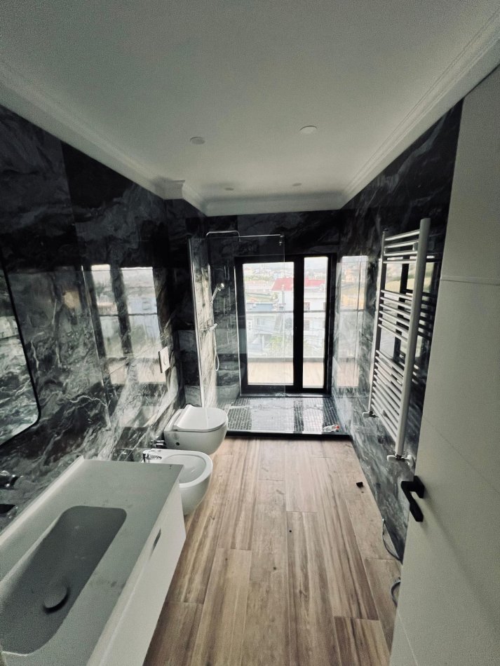 Tirane, jepet me qera Vile 3 Katshe Kati 4, 1.000 m² 3.500 € (Farke)