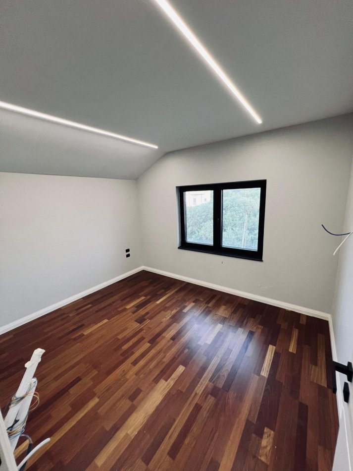 Tirane, jepet me qera Vile 3 Katshe Kati 4, 1.000 m² 3.500 € (Farke)