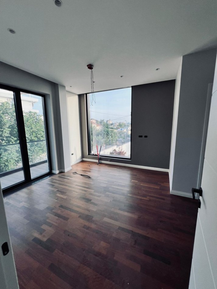 Tirane, jepet me qera Vile 3 Katshe Kati 4, 1.000 m² 3.500 € (Farke)