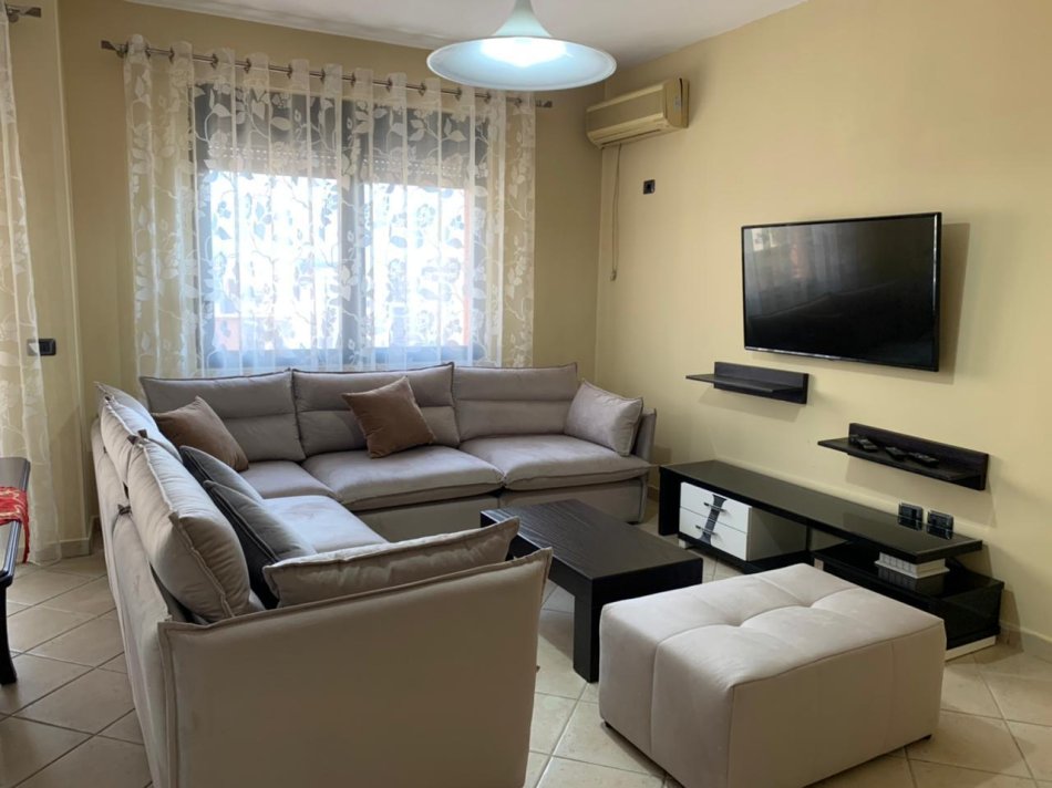 Jepet me Qira Apartament 2+1+2 tek 9-katshet 900 € !