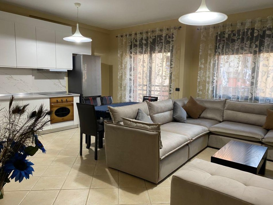 Jepet me Qira Apartament 2+1+2 tek 9-katshet 900 € !