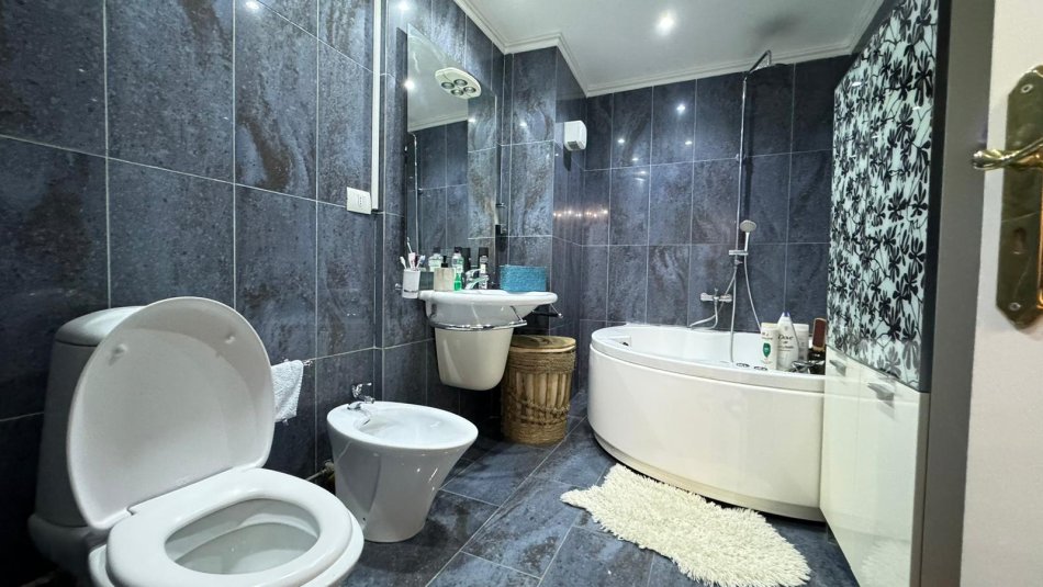 Tirane, jepet me qera apartament 2+1+Aneks+Ballkon Kati 5, 115 m² 1.200 € (Rruga Papa Gjonpali II)