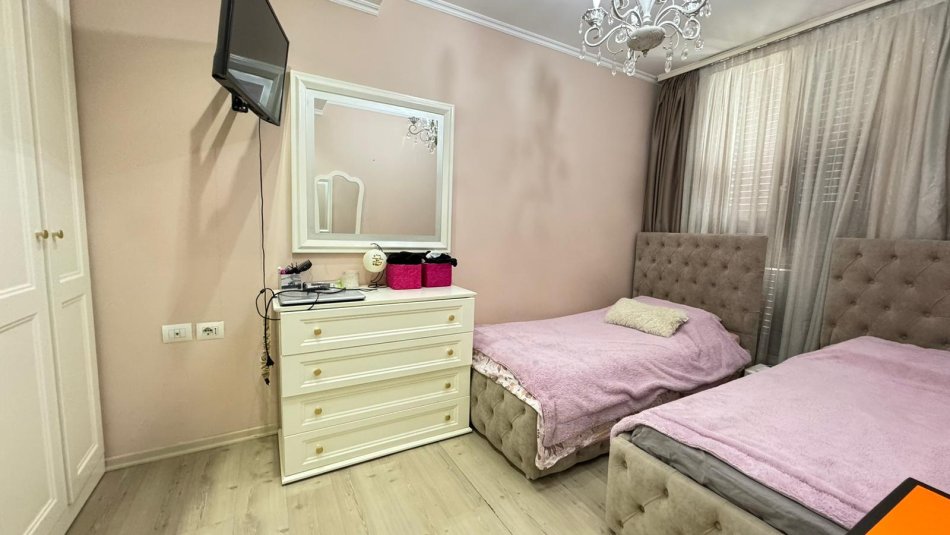 Tirane, jepet me qera apartament 2+1+Aneks+Ballkon Kati 5, 115 m² 1.200 € (Rruga Papa Gjonpali II)