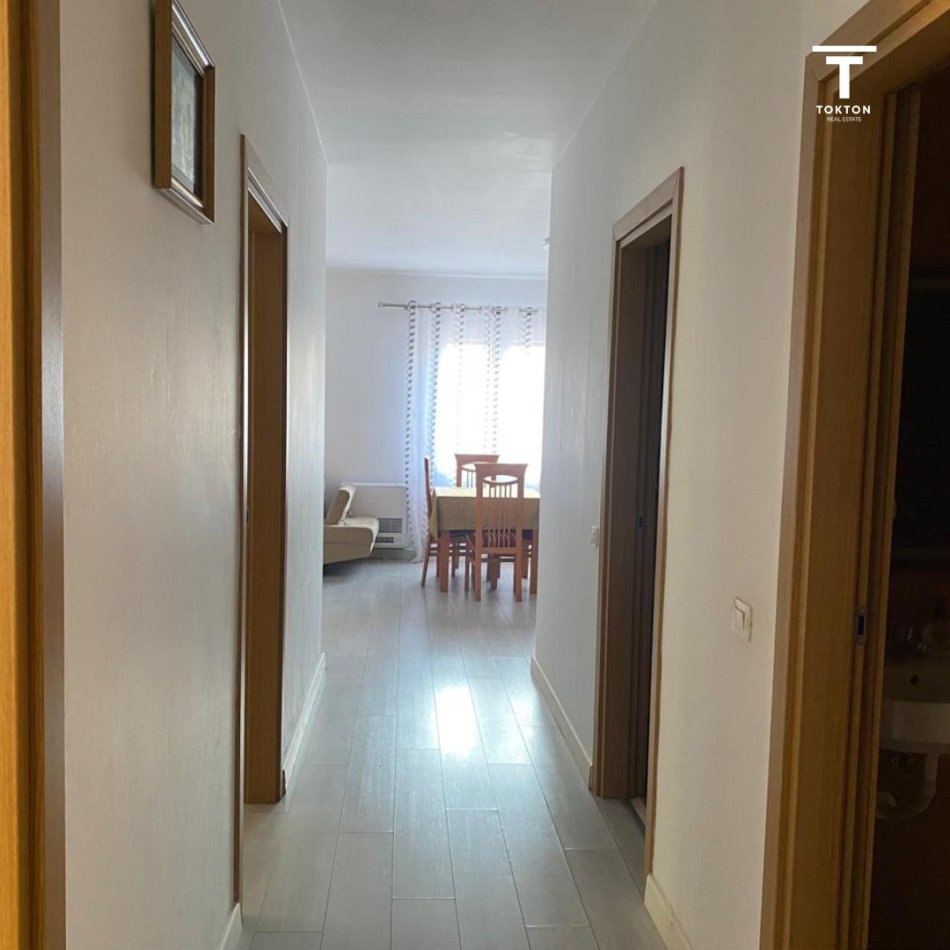 Tirane, jepet me qera apartament 2+1 Kati 2, 69 m² 600 € (Liqeni i Thatë)