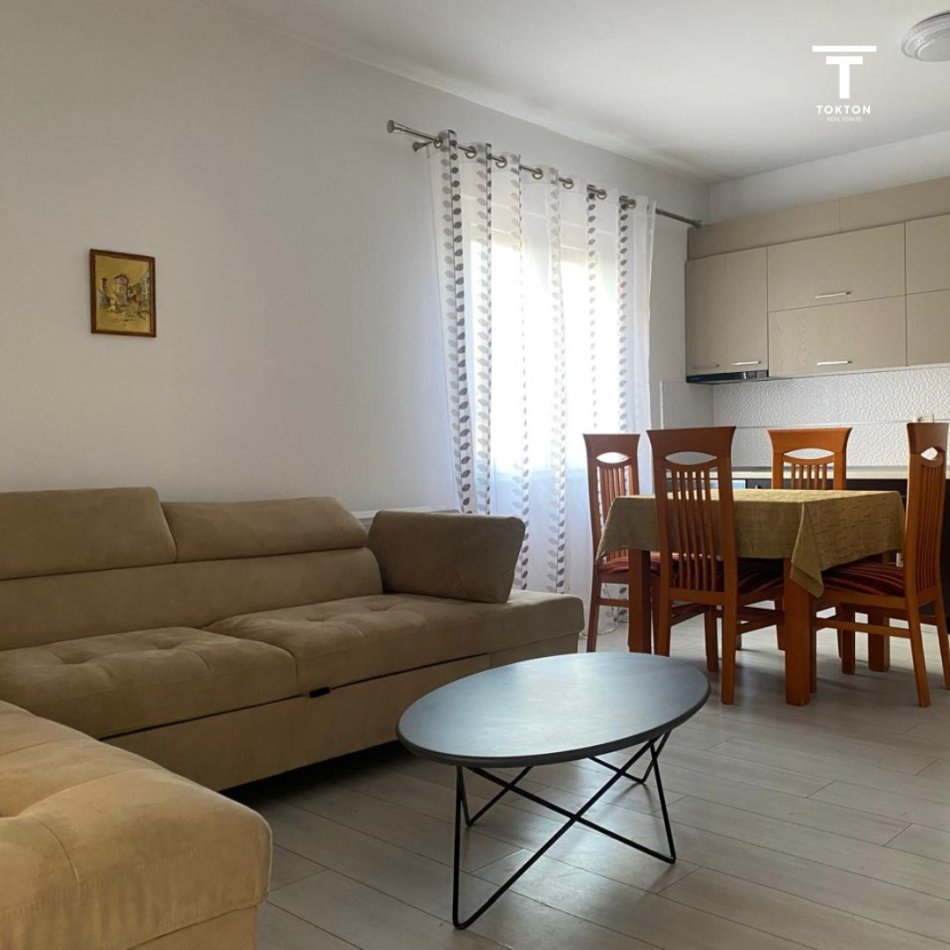Tirane, jepet me qera apartament 2+1 Kati 2, 69 m² 600 € (Liqeni i Thatë)