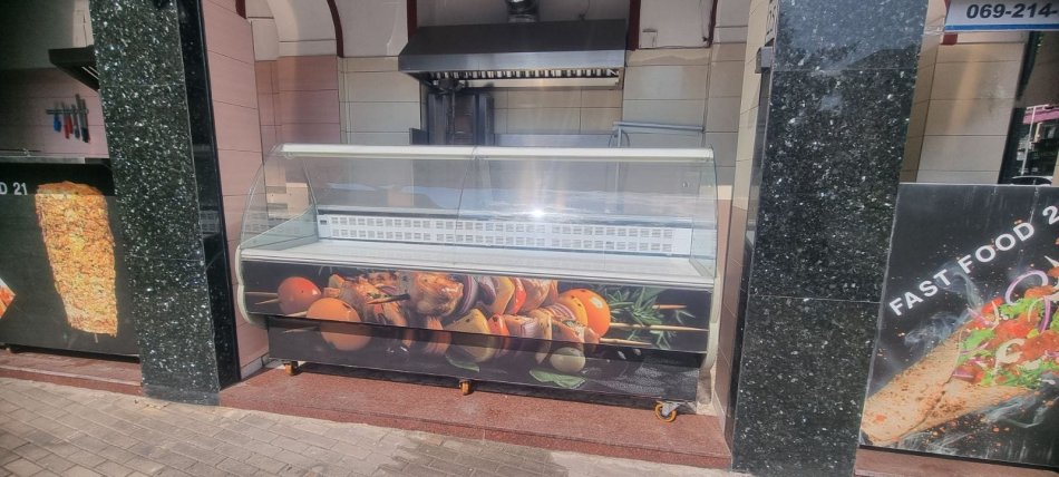 Tirane, shes Shiten pajisje restoranti