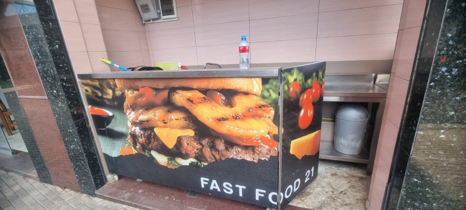 Tirane, shes Shiten pajisje restoranti