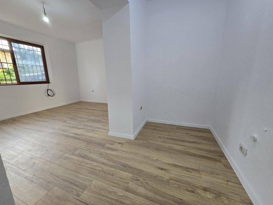 Tirane, shitet apartament 2+1+Ballkon Kati 1, 81 m² 138.000 € (Fusha Ali Demit)