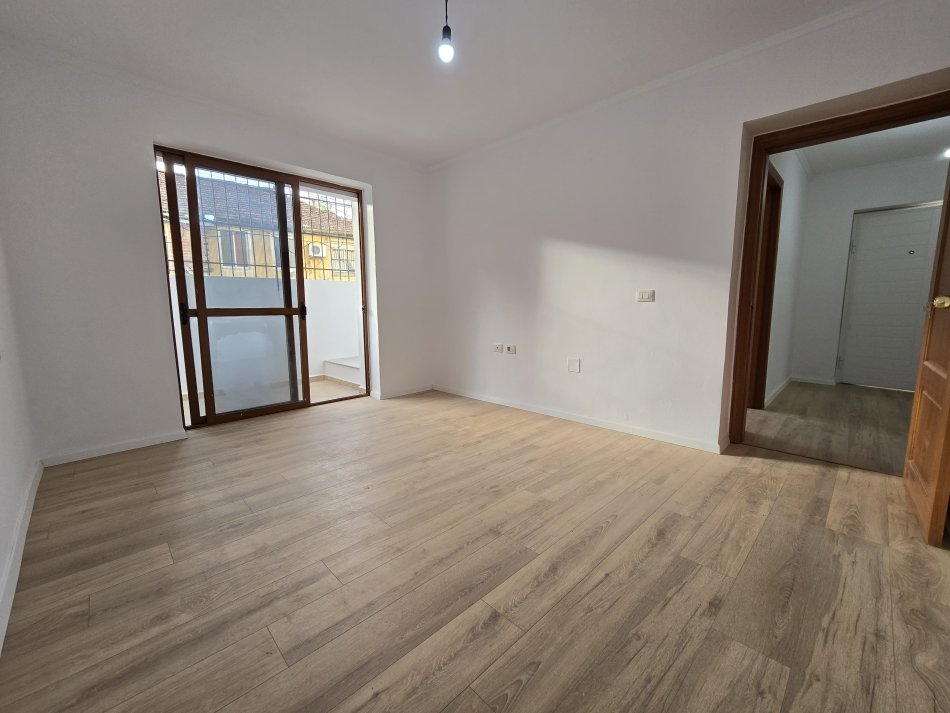 Tirane, shitet apartament 2+1+Ballkon Kati 1, 81 m² 138.000 € (Fusha Ali Demit)