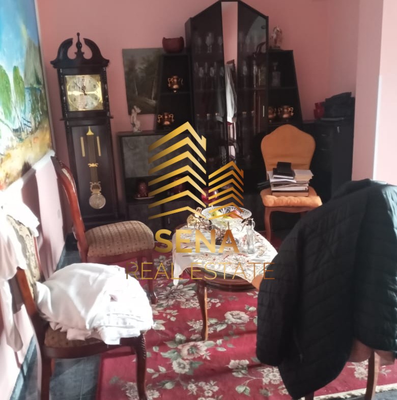 Tirane, jepet me qera apartament 2+1+Ballkon Kati 3, 220 m² 450 € (Rruga Kodra e Priftit)