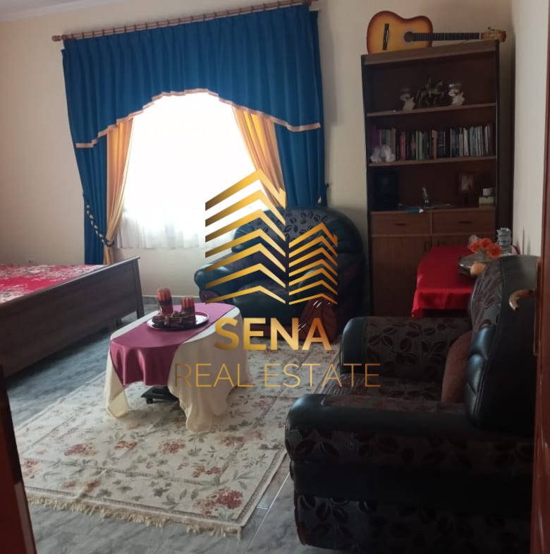 Tirane, jepet me qera apartament 2+1+Ballkon Kati 3, 220 m² 450 € (Rruga Kodra e Priftit)