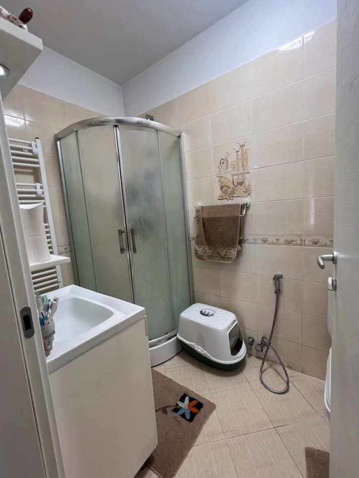 Tirane, shitet apartament 2+1+Ballkon Kati 4, 95 m² 170.000 € i diskutueshem (Rruga Stavri Themeli, Perballe Delijorgjit)
